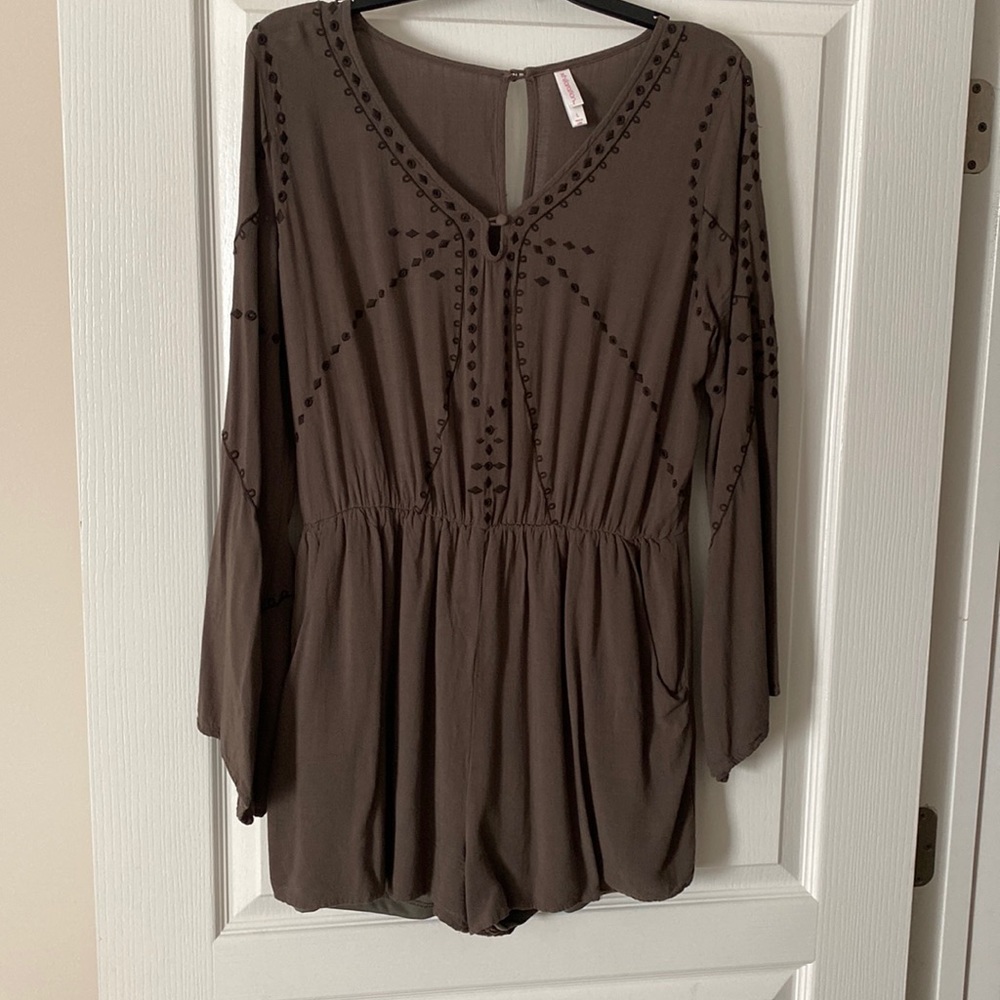 Xhilaration Size L long sleeve shorts romper